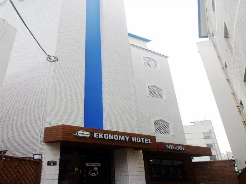 Ekonomy Hotel 龟尾 外观 照片