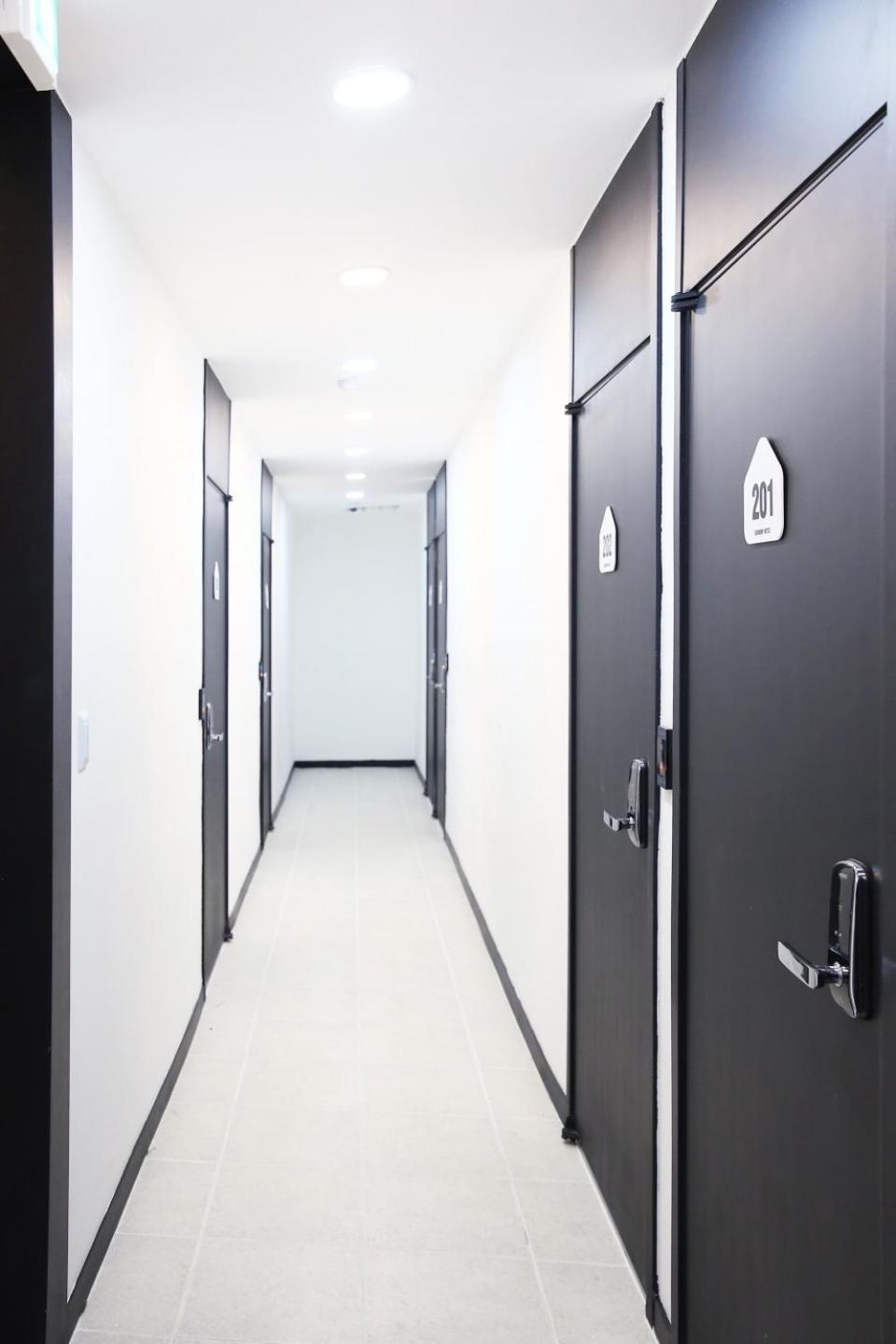 Ekonomy Hotel 龟尾 外观 照片